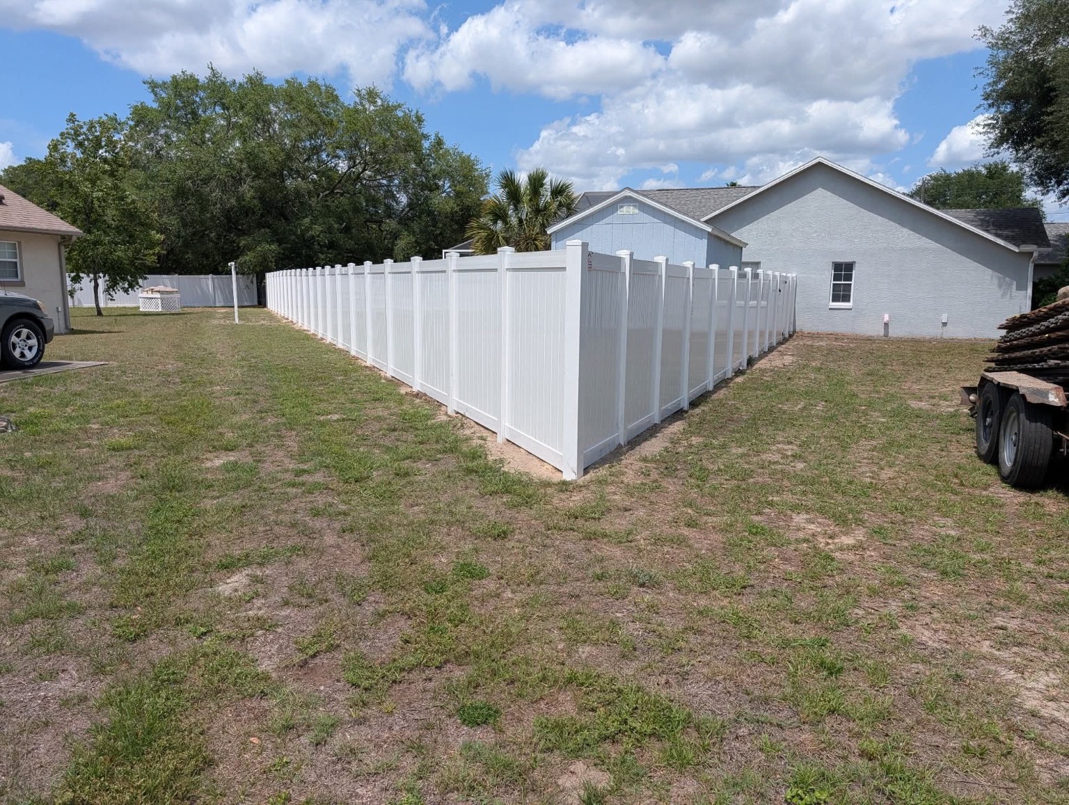 White vinyl privacy fence